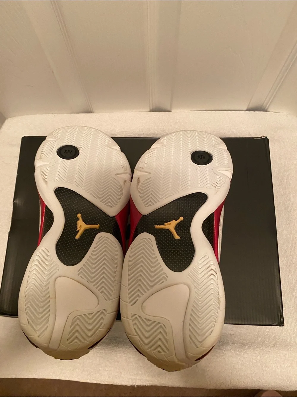 Air Jordan 2 Retro White and Red Men’s Sneakers…size 8